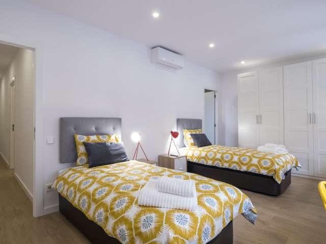Cama en alquiler en apartamento de 5 dormitorios, Sants, Barcelona