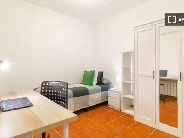 Cama en alquiler en habitación compartida en Bellaterra, Barce.