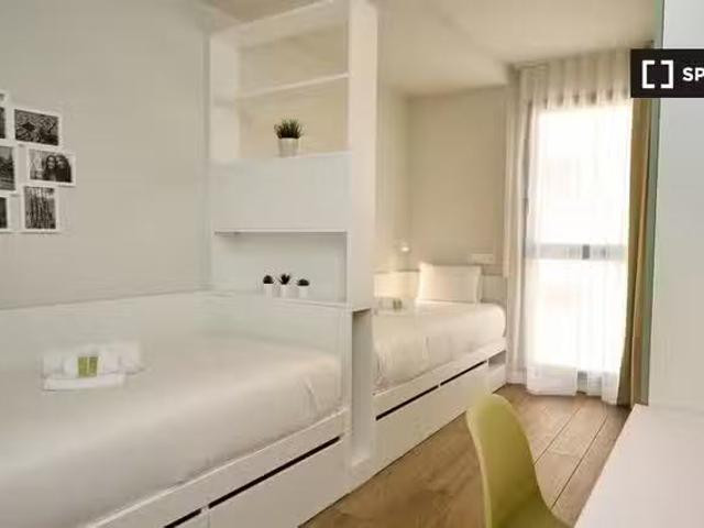 Cama en alquiler en residencia en Sants Badal, Barcelona