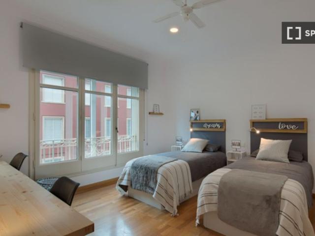Cama en habitación compartida en piso de 5 habitaciones en Barcelona