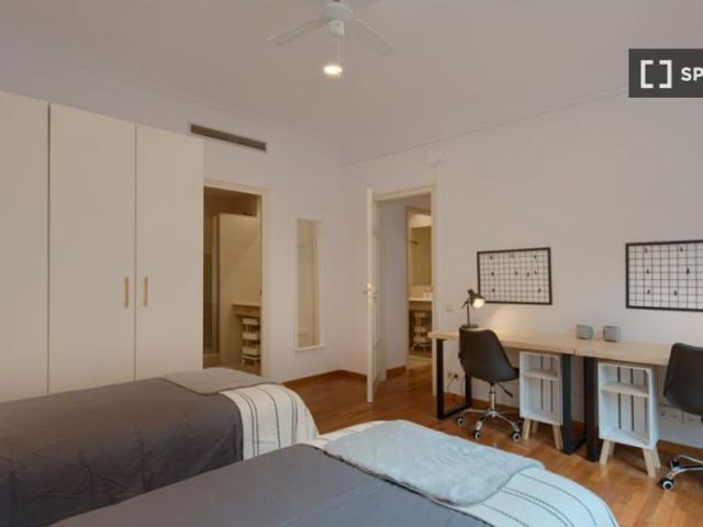 Cama en habitación compartida en piso de 5 habitaciones en Barcelona
