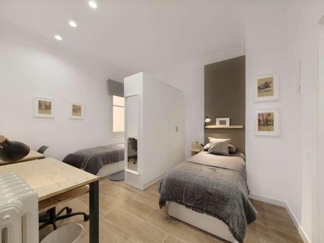 Cama en habitación compartida en piso de 7 habitaciones en Barcelona