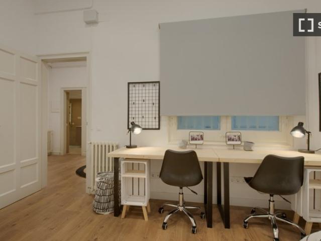 Cama en habitación compartida en piso de 7 habitaciones en Barcelona