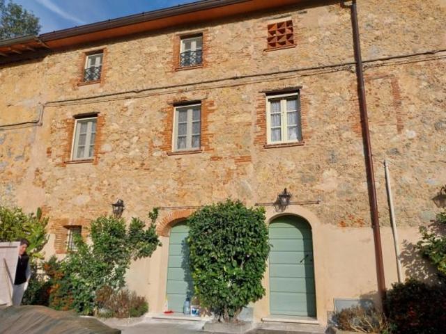 Camaiore Casolare in pietra ristrutturato