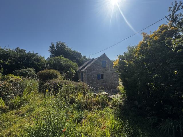 CAMARET SUR MER Authentique Penty en pierre avec terrain de 1 860 m2