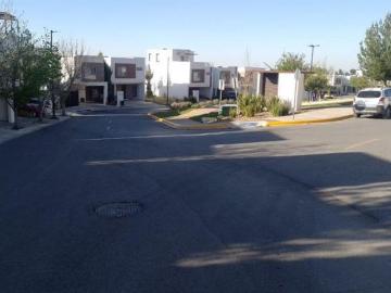 Cámbiate ya lista para vivir en Excelente casa como nueva al sur Monteverde