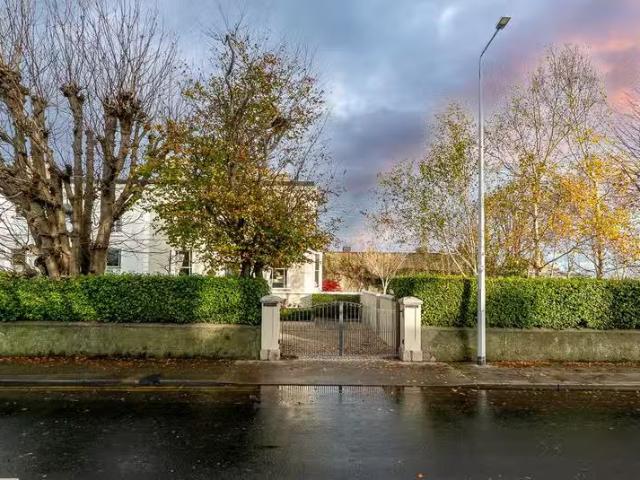 Cambridge House, 31 Sandycove Road, Sandycove, County Dublin