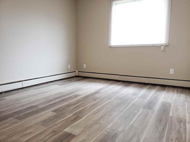 Cambridge Manor 1 Bedroom Apartment for Rent at 9010 144 Ave Nw, Edmonton, AB T5E 5V4 Evansdale