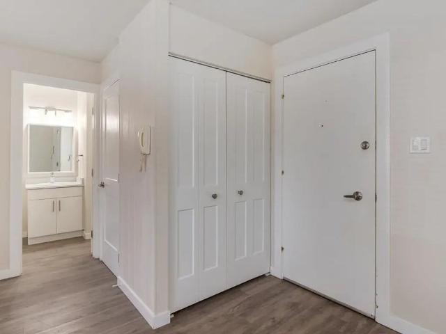 Camden Villa 1 Bedroom Apartment for Rent at 2291 Southview Dr Se, Medicine Hat, AB T1B 1R5 Southview