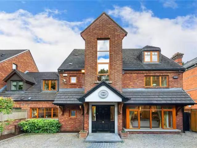 Camelot, 1 Ailesbury Way, Ailesbury Road, Dublin 4, D04 X4E3