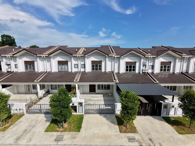 Camellia Double Storey House M Senyumia Bdr Baru Salak Tinggi Sepang