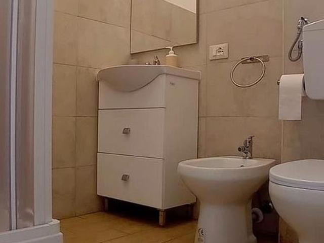 Camera con bagno privato e angolo cottura