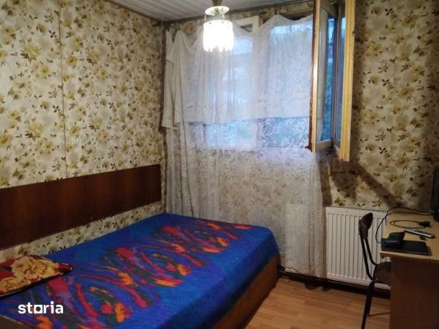 Camera cu cheluieli incluse