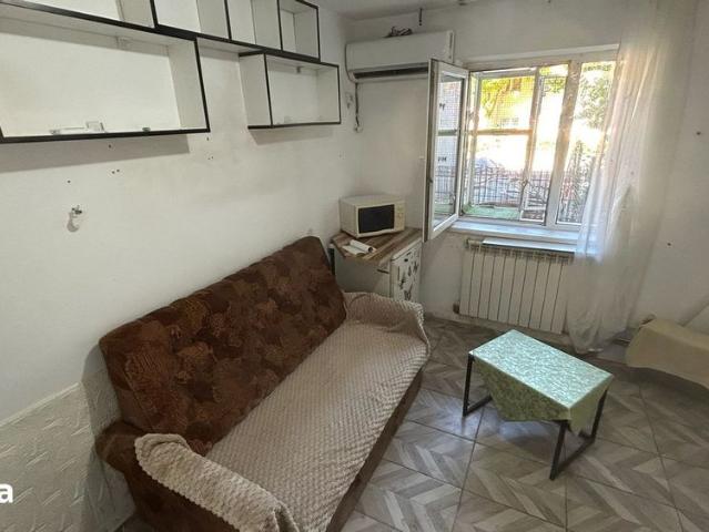 Camera cu demisol zona AFI