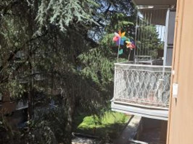 Camera Arredata con Balcone
