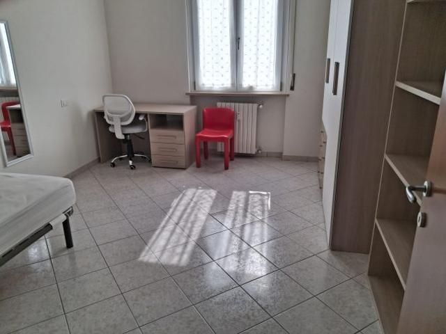 Camera arredata in zona semicentrale comoda all'ospedale