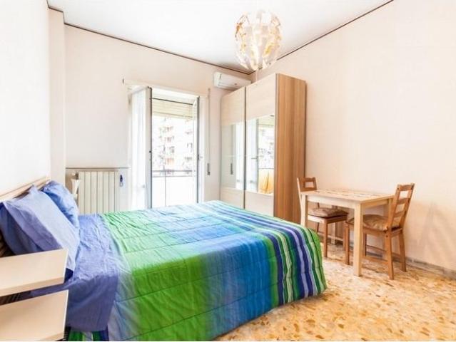 Camera Betulla con Balcone vicino Metro Roma