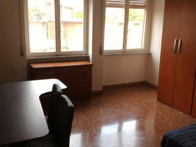 Camera grande in affitto in via Ippolito Rosellini