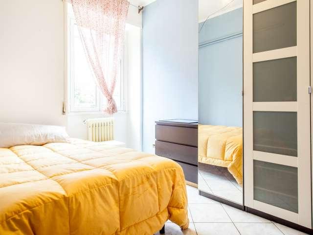 Camera doppia in appartamento con 3 camere da letto a Tuscolano, Roma