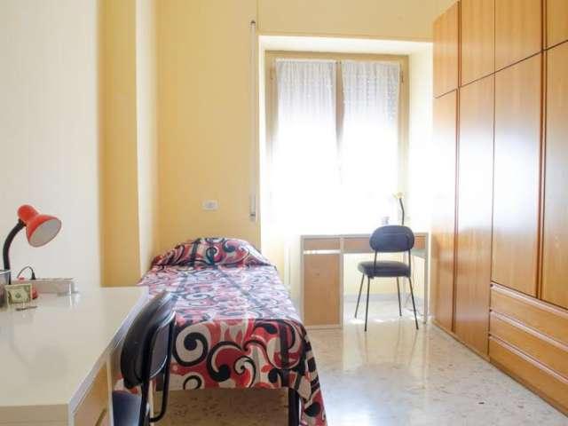 Camera doppia in appartamento con 3 camere da letto, San Lorenzo, Roma