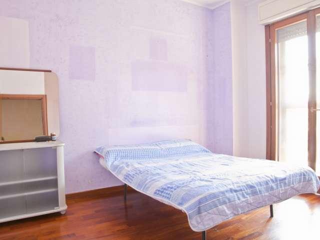 Camera doppia in casa con 3 camere da letto a Torre Gaia, Roma