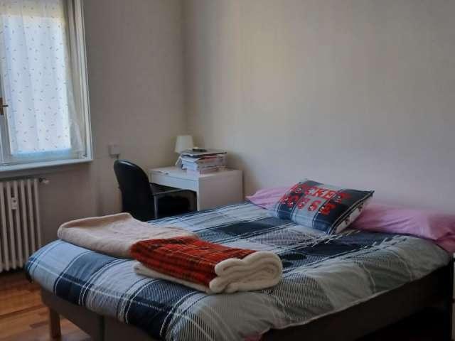 Camera da letto in affitto in appartamento condiviso a Porta Genova
