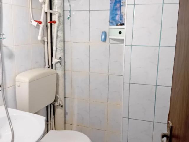 Camera de camin cu baie, Piata Obor, etaj 3