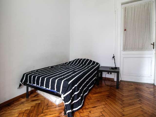 Camera esterna in appartamento con 6 camere da letto a Vanchiglia, Torino