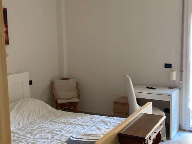 Camera in affitto in un appartamento con due camere da letto a Costa Saragozza, Bologna