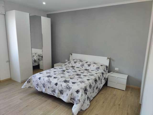 Camera in affitto in un appartamento con due camere da letto a Fiumicino
