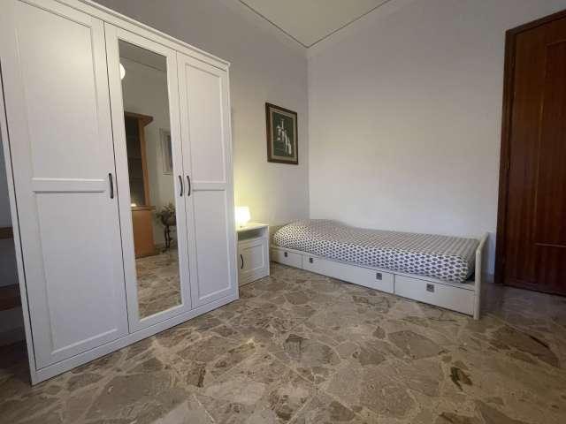 Camera in affitto in un appartamento con 4 camere da letto a Scandicci, Firenze