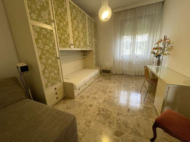 Camera in affitto in un appartamento con 4 camere da letto a Scandicci, Firenze