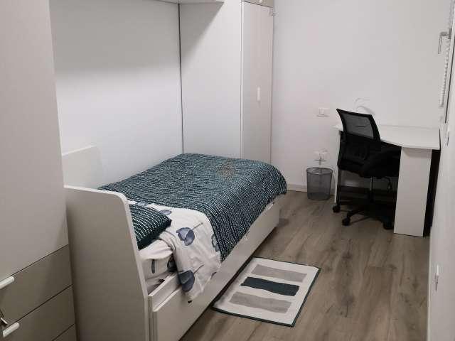 Camera in affitto in un appartamento con 5 camere da letto a Voltabarozzo, Padova