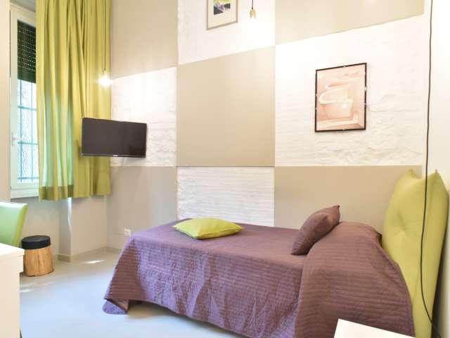 Camera in affitto in un appartamento con 8 camere da letto, Monte Sacro, Roma