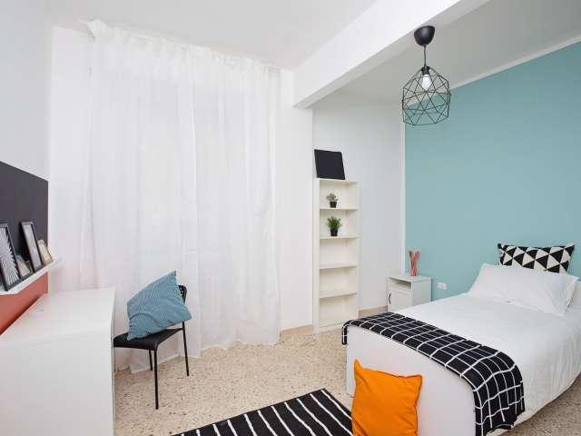 Camera in affitto in un appartamento condiviso con 4 camere da letto a Medicina