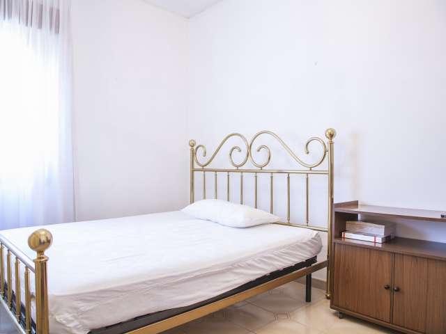 Camera in affitto in un appartamento condiviso con 4 camere da letto a Quadraro