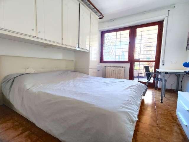 Camera in affitto in un appartamento condiviso con 4 camere da letto a Roma