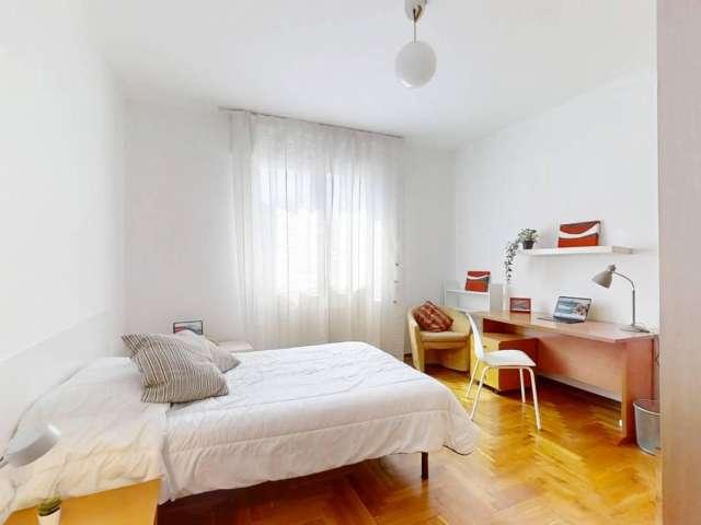 Camera in affitto in un appartamento condiviso con 4 camere da letto a San Giuseppe