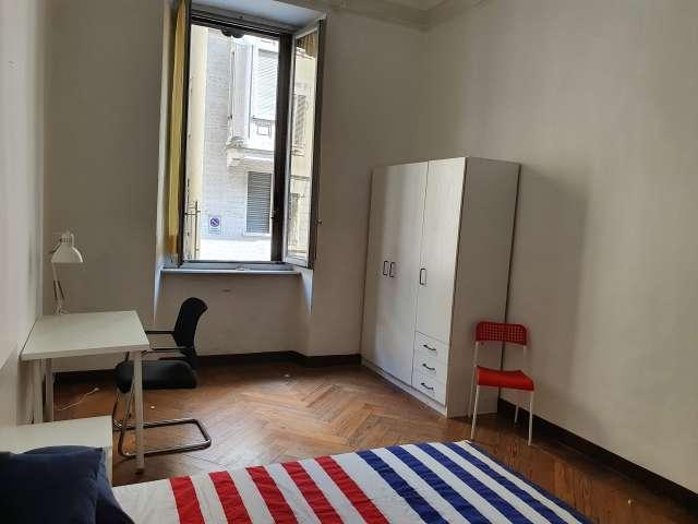 Camera in affitto in un appartamento condiviso con 5 camere da letto a Cenisia, Torino