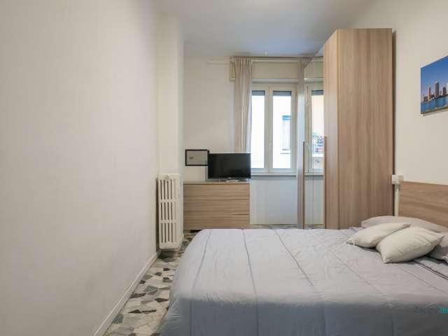 Camera in affitto in un appartamento condiviso con 12 camere da letto a Centrale