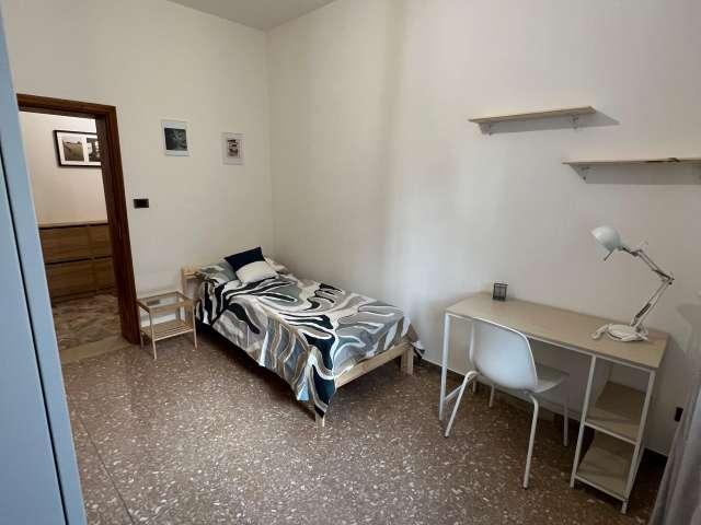 Camera in affitto in un appartamento condiviso con 3 camere da letto a Castel Maggiore