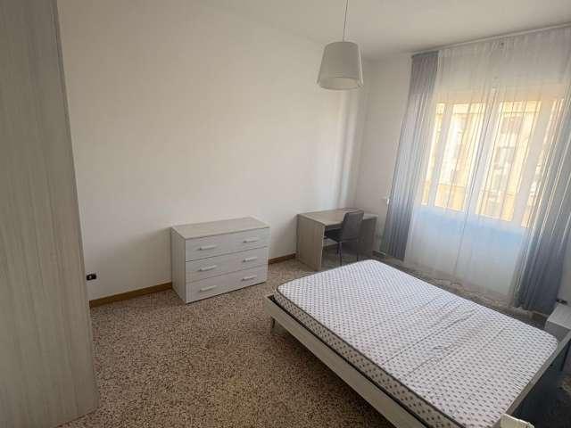 Camera in affitto in un appartamento condiviso con una camera da letto a San Lorenzo