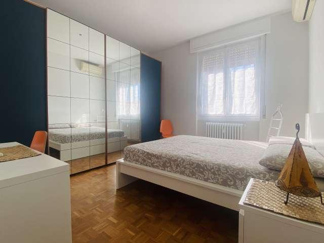 Camera in affitto in un appartamento condiviso con due camere da letto a Lorenteggio