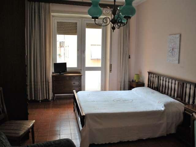 Camera in affitto in un appartamento condiviso con due camere da letto a Monteverde