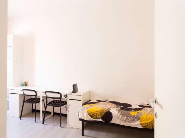 Camera in affitto in appartamento con 2 camere da letto a Bovisa, Milano