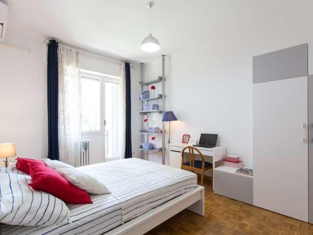 Camera in affitto in appartamento con 2 camere da letto a Milano