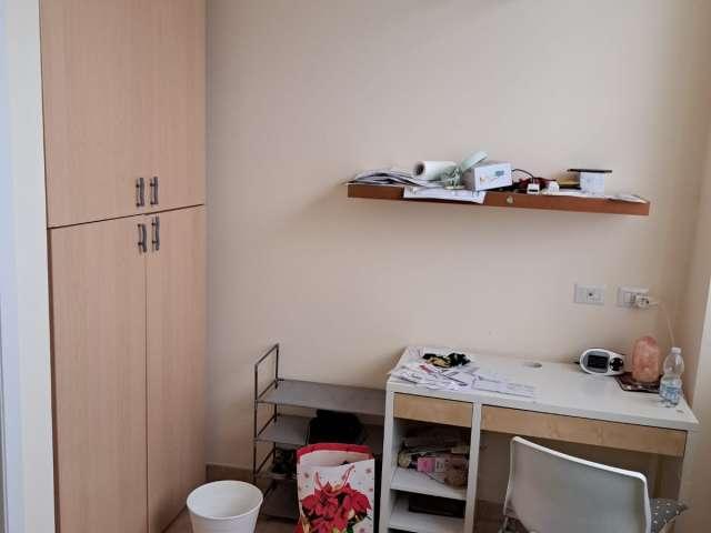 Camera in affitto in appartamento con 2 camere da letto a Milano