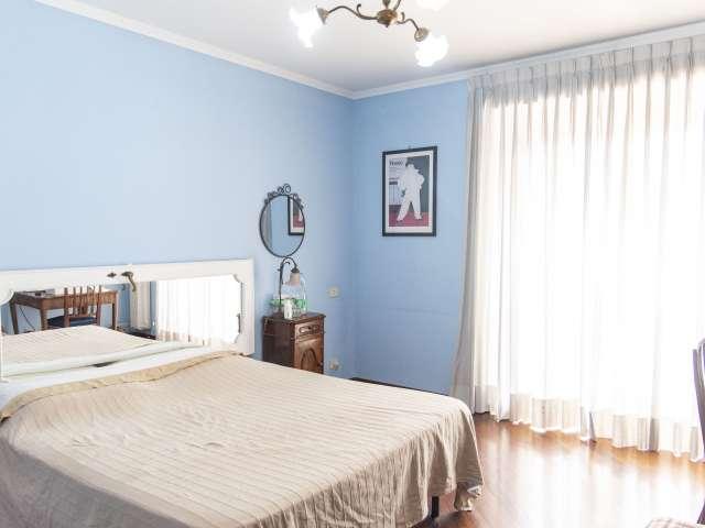 Camera in affitto in appartamento con 2 camere da letto a Roma