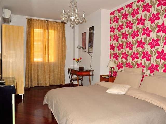 Camera in affitto in appartamento con 2 camere da letto a Roma