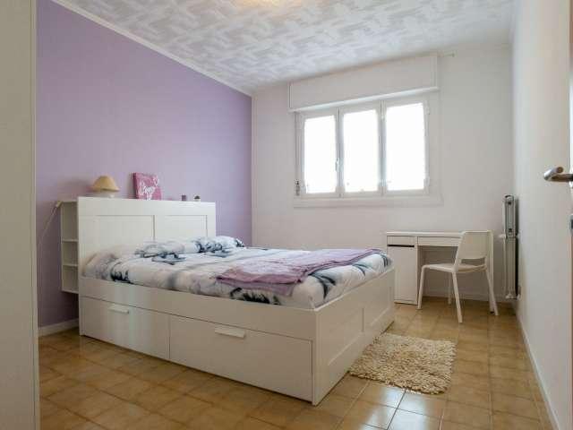 Camera in affitto in appartamento con 2 camere da letto, Forze Armate